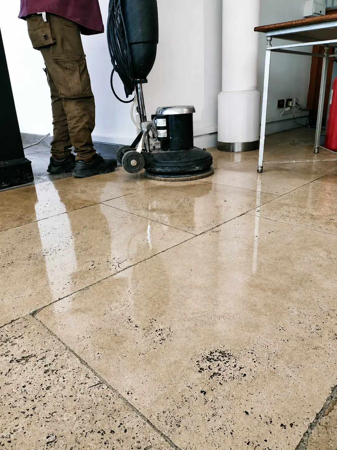 Sakafu specialist mechanically polishing a natural stone floor